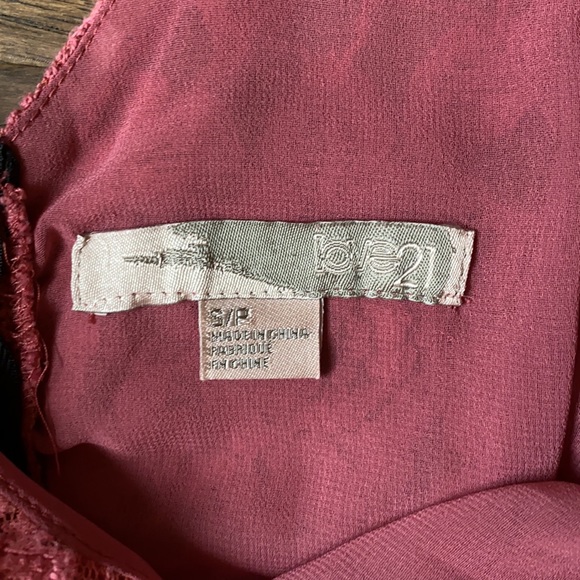 Pleated and Lace Dress - Picture 2 of 3